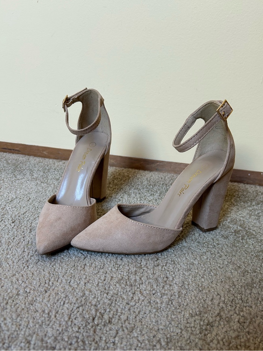 Dream Pairs Nude Suede Pointed Toe Heels Size 5